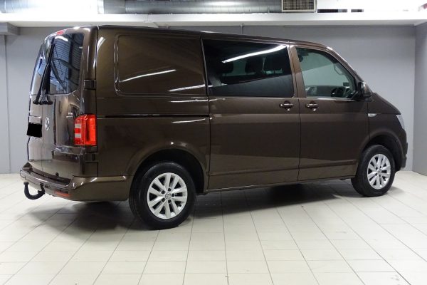 Pins Auto Occasion - 20000,00€ - VW Transporter 2.0 TDI 150 ch 4-Motion Exclusive avec transmission automatique, feux à LED, régulateur de vitesse adaptatif, volant multifonction, bluetooth, aux, dab, navigation, capteurs de stationnement avant et arrière, ordinateur de bord, Webasto chauffage de stationnement avec minuterie et télécommande, attelage de remorque, porte coulissante des deux côtés, paroi de chargement confort, roues été et hiver.  