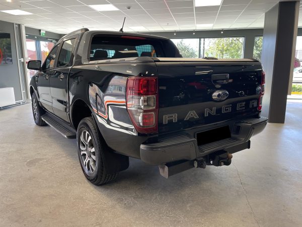 Pins Auto Occasion - 27000,00€ - Le Ford Ranger Wildtrak, Robuste et bien entretenu, Fantastique voiture de travail/voiture de campagne/voiture de chasse avec beaucoup de puissance, une apparence robuste et de bonnes caractéristiques de conduite. Année :  2020 Kilométrage  :  69 400 km Boîte  :  Automatique Carburant  :  Diesel  