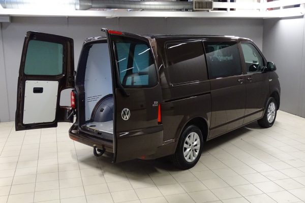 Pins Auto Occasion - 20000,00€ - VW Transporter 2.0 TDI 150 ch 4-Motion Exclusive avec transmission automatique, feux à LED, régulateur de vitesse adaptatif, volant multifonction, bluetooth, aux, dab, navigation, capteurs de stationnement avant et arrière, ordinateur de bord, Webasto chauffage de stationnement avec minuterie et télécommande, attelage de remorque, porte coulissante des deux côtés, paroi de chargement confort, roues été et hiver.  