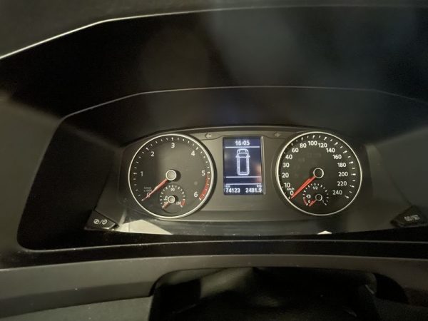 Pins Auto Occasion - 17500,00€ - Origine : France, première immatriculé 2017 avec seulement 74.000Kms . Motorisation 4 cylindres développant 150cv réels pour 7cv fiscaux, performante et économique (7L/100kms). Version L2H1 avec 2,97 mètres de longueur utile dans l'espace arrière et un PTAC de 3.2 tonnes. Utilitaires équipé d'une transmission 4x4 4motion permanente pour une tenue de route sans faille et une motricité sans pareil en toutes circonstances, le sable, la boue, la neige, rien ne lui résiste, fini les galères !!! Finition "Business Line"