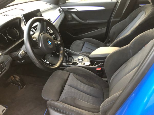 Pins Auto Occasion - 20000,00€ - BMW X2 Euro6d-T 132g, Saphirschwarz, 11cv, 5 portes, mise en circulation le 30-10-2018, première main, garantie 10 mois BMW 5 places, longueur : 4,36 mètres, Poids en charge 3855 Kg, Année : 10/2018 Kilométrage : 61000 Km Boite : Automatique Couleur : Bleue Carburant : Essence prix : 23.000€