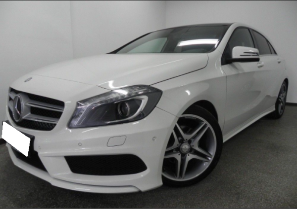 Pins Auto Occasion - 15000,00€ - Mercedes Class A 250 SPORT PACK AMG 4 Roues motrices Mise en circulation: 03/2014 Kilométrage : 61600 km Carburant : Essence Boîte de vitesse : Automatique Type de véhicule : Berline Couleur : Blanc Nombre de portes : 5 Nombre de place(s) : 5 Puissance fiscale : 12 Cv Puissance DIN : 211 Ch