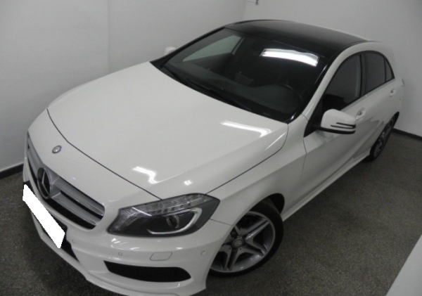 Pins Auto Occasion - 15000,00€ - Mercedes Class A 250 SPORT PACK AMG 4 Roues motrices Mise en circulation: 03/2014 Kilométrage : 61600 km Carburant : Essence Boîte de vitesse : Automatique Type de véhicule : Berline Couleur : Blanc Nombre de portes : 5 Nombre de place(s) : 5 Puissance fiscale : 12 Cv Puissance DIN : 211 Ch