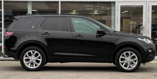 Pins Auto Occasion - 19000,00€ - Land Rover Discovery Sport , full options. En très bonne état avec encore 1 an de garantie chez land Rover. Année : 2016 Carrosserie : SUV ou Tout-terrain Carburant : Diesel Kilométrage : 121.393 km Transmission : Automatique Étiquette énergie : Euro 6