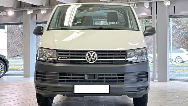 Pins Auto Occasion - 20000,00€ - Modèle 2017 VW Transport avec transmission automatique et 4X4 4motion. Très bon état avec le chauffage de stationnement Webasto intégré avec minuterie. Motorisation 4 cylindres développant 150cv réels pour 7cv fiscaux, performante et économique (7L/100kms). Année: 2017 Kilométrage: 58600 Diesel, automatique Mise en circulation: 09/2017