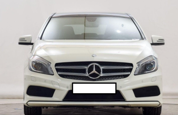 Pins Auto Occasion - 15000,00€ - Mercedes Class A 250 SPORT PACK AMG 4 Roues motrices Mise en circulation: 03/2014 Kilométrage : 61600 km Carburant : Essence Boîte de vitesse : Automatique Type de véhicule : Berline Couleur : Blanc Nombre de portes : 5 Nombre de place(s) : 5 Puissance fiscale : 12 Cv Puissance DIN : 211 Ch